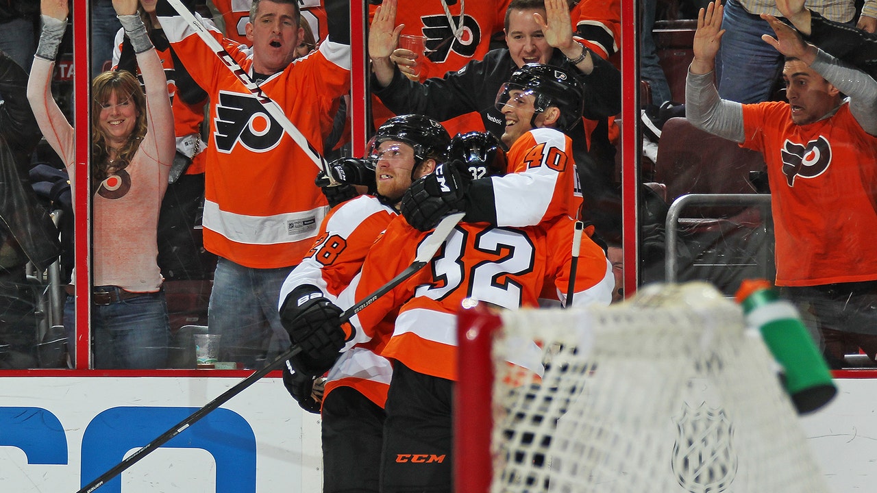 Giroux goal with seconds left in OT lifts Flyers over Blackhawks